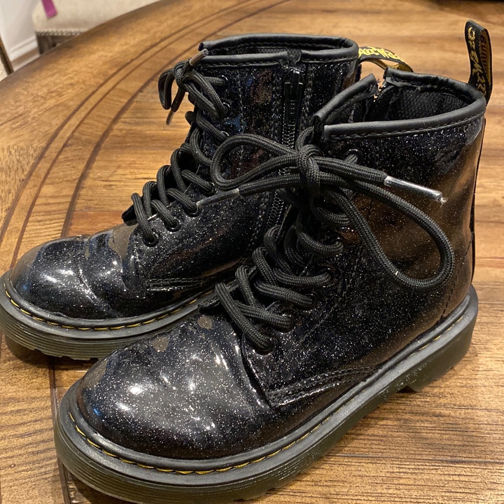 Kids Dr Martens boots.. black glitter size 13us